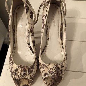 Karen Millen white floral heals